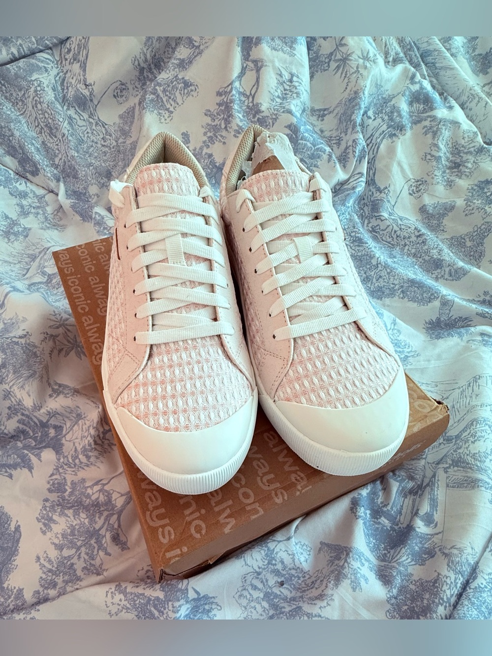 Dr. Scholl's Time Off Women's Sneaker - Sz 10 - New - in box - best walking shoe